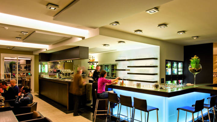 採用飛利浦旅館照明的比利時 Ariane 飯店接待區
