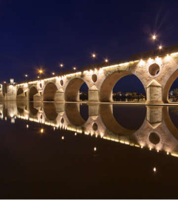 位於西班牙巴達霍斯的大橋採用飛利浦公司美輪美奐的室外照明