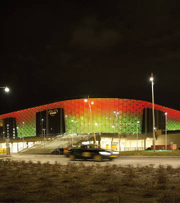 瑞典 Friends 體育館的變色光牆