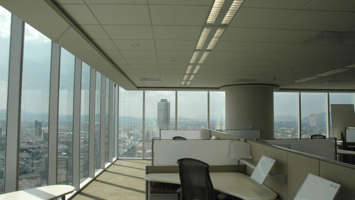 HSBC 大樓工作區域使用飛利浦照明點亮外觀