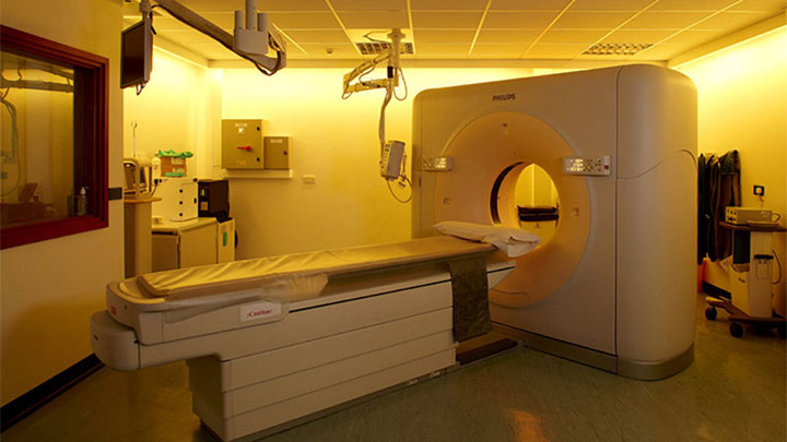 在 Princess Alexandra 醫院，MRI 掃描會在這間採用飛利浦醫院照明的檢查室中進行