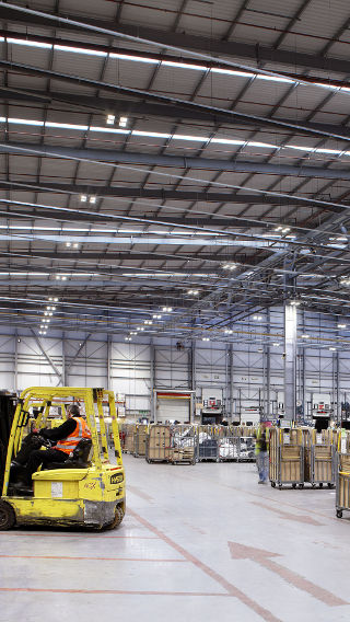 Royal Mail NDC 倉庫使用飛利浦照明提供的節能 LED 科技