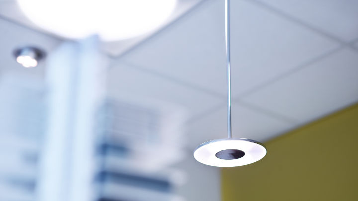 Strijp-S 辦公室使用飛利浦的 DaySign Solo 吊燈打造節能的照明解決方案