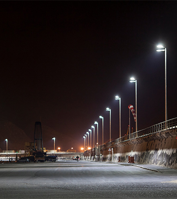 High Tech Campus 的走道使用飛利浦戶外照明來提升夜間安全