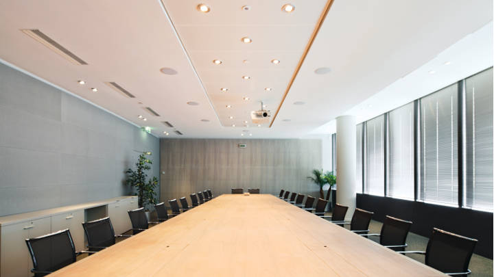 Tour Sequana 辦公室大樓內的會議室使用飛利浦辦公室照明來減少能源消耗