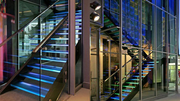 Vegas 購物中心正面階梯採用飛利浦商店照明，為訪客提供獨一無二的購物體驗
