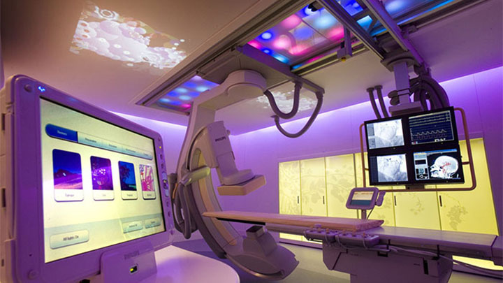 恩荷芬市 Catharina 醫院的檢查室，採用飛利浦醫療保健照明