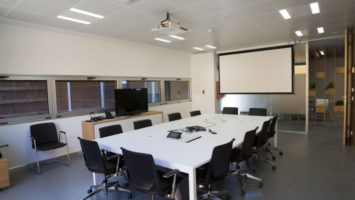 E.ON 西班牙分公司使用飛利浦辦公室照明解決方案營造出高效率的會議室氛圍