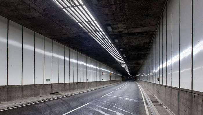 Meir 隧道的高天井燈具