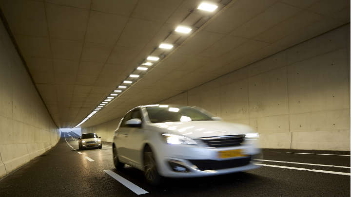與安全健康的照明設備同步 | 智慧隧道照明