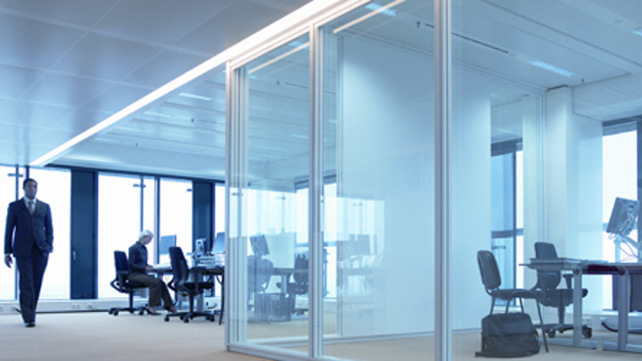 採用動態照明的辦公室能夠依據可用的自然光調整亮度