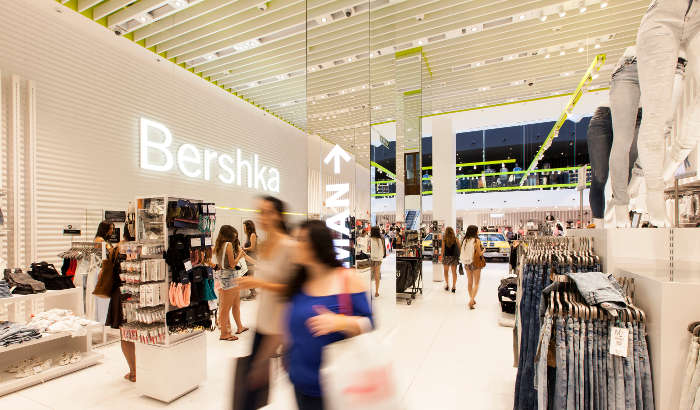 光線與空間感十足的 Bershka 展示間兼具永續性與環保元素 | Bershka 商店照明